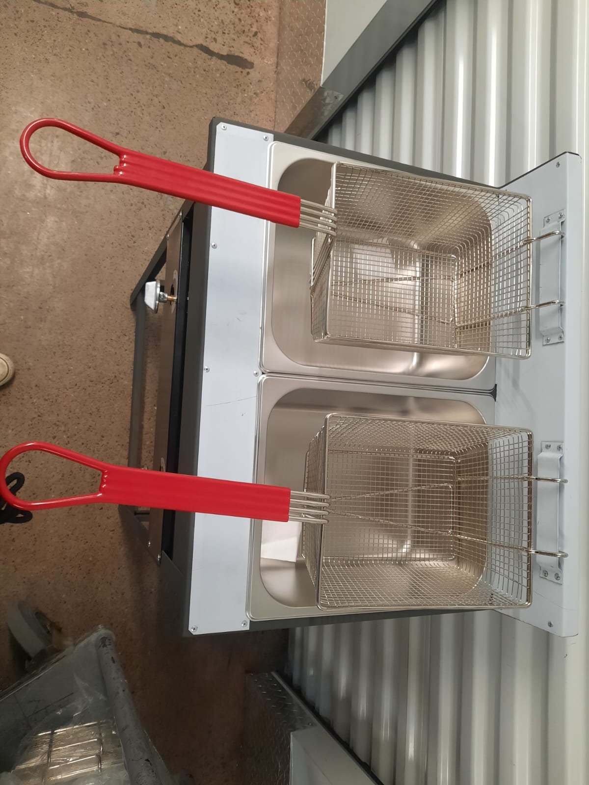Freidora Doble de 12 litros a GAS con Pedestal