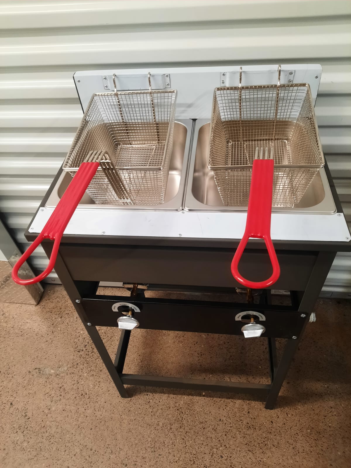 Freidora Doble de 12 litros a GAS con Pedestal